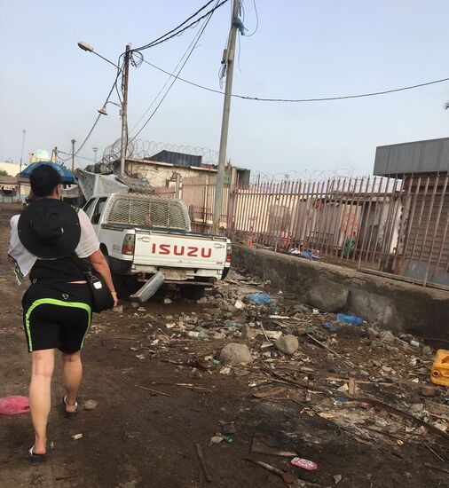 Der Weg zum Hafen wird begleitet durch nie endenden Straßendreck, hier wird leider alles erdenkliche abgeladen und wer weiß wann weggeräumt
