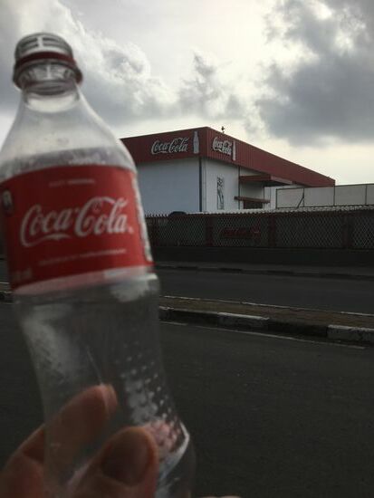 „Ständiger Begleiter“...ein riesiges Fabrikgelände mit mehreren großen Produktionshallen