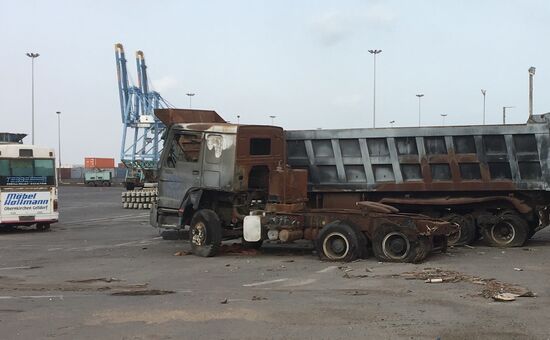 Alte ausrangierte defekte Technik wird einfach stehengelassen...nach dem Motto: mal sehen was passiert