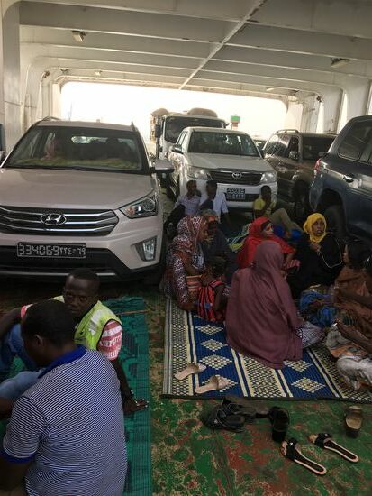 Das Ladedeck für die Fahrzeuge und großen Stückgüter