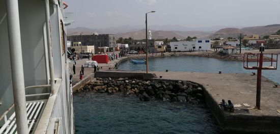 Anlegemanöver am Fähranleger in Tadschura