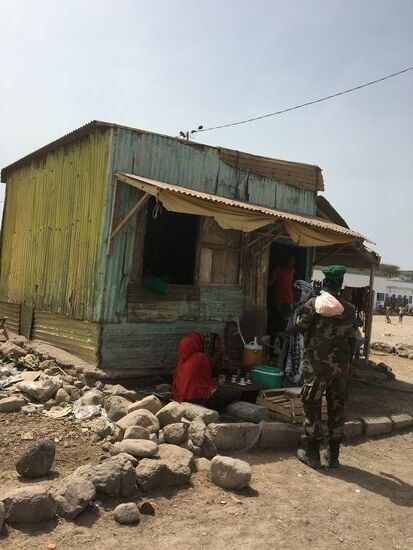 Schnurstracks geht es zu unserem auserkorenen Hotel „Le Golfe“...die ersten „Supermärkte“ am Straßenrand