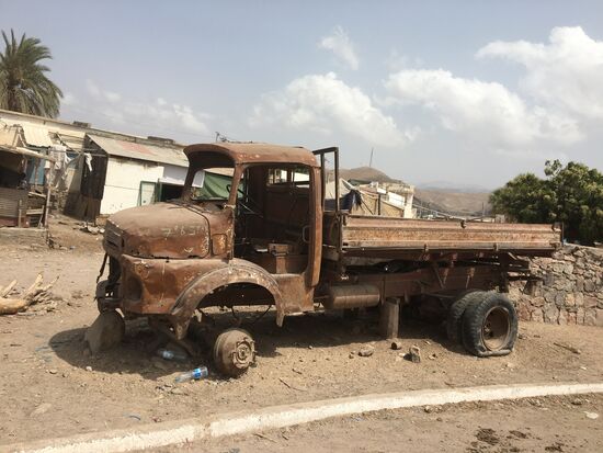 Mit ein bissl Engagement würde man den LKW nochmal zum Laufen kriegen...aber warum, in der Sonne liegen ist doch viel angenehmer