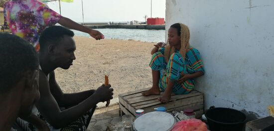 Hier gab es leggor Chai (sehr süß mit Milch) - ca. 20 Eurocent das Tässchen