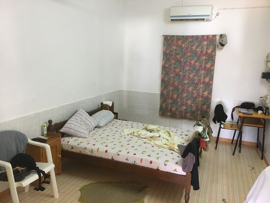 Für ca. 55,- Euronen inkl. Frühstück (mal sehen was uns da erwartet, wir erwarten erstmal NICHTS!) ein wahres Schnäpperchen für Djibouti
Eine warme Dusche (Wasser von der Sonne gewärmt) und eine gute Klimaanlage sind vorhanden