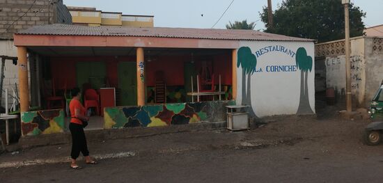 Unser Mittagsrestaurant „CORNICHE“, die Betreiber sind sehr zuvorkommend, wir dürfen sogar die „Küche“ betreten und in die „Töppe“ schauen