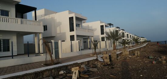 Keine Ahnung wer hier wohnt, dieses Gelände wird von Einheimischen bewacht und bisher von niemandem bewohnt...Immobilienblase auch in Tadjoura!