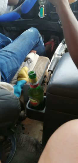 ...auch der Driver war ebenfalls etwas durstig ... alles verlief sicher und sehr freundlich...nix passiert