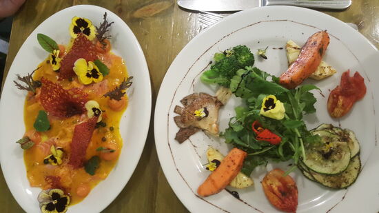 Unsere Vorspeisen sind nicht nur ein Augenschmaus. Das Gemüse ist hier immer unglaublich!!