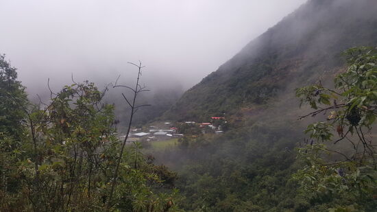 Bald lassen wir das Dorf hinter uns.