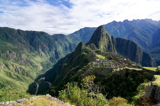 ...und die Menschenmassen verlaufen sich in dem riesigen Komplex.