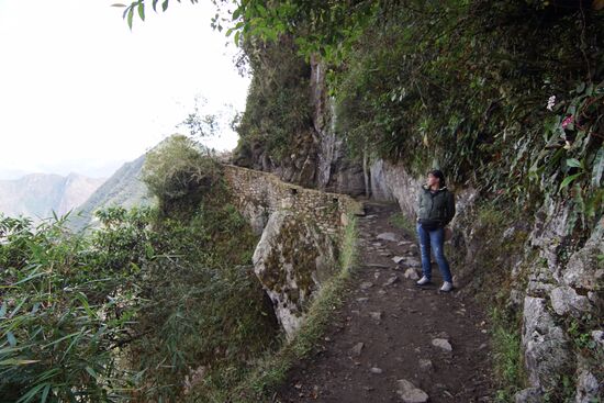 Sehr spannend-immer nah am Abgrund—Geländer zur Sicherheit gibt es hier nicht