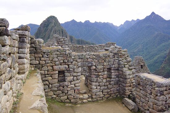 Es wurde 1911 entdeckt und liegt auf 2400m Höhe