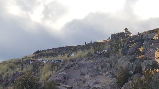 Auch noch ganz weit oben sitzen noch Omis und stricken und wollen ihre Sachen verkaufen...