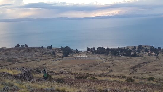 Da unten wird ein großes Stadion gebaut.