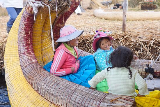 Die Kiddies kommen auch mit und die Frauen dürfen rudern.