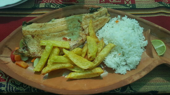 Wir haben uns für Fisch entschieden und bekamen ein leckeres Filet. Alles in dem Tourpreis inclusive—unglaublich!