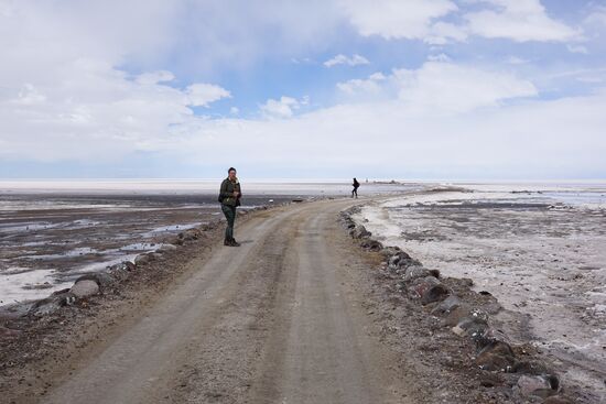 Sieht aus wie Schneematsch—aber noch ist es nur weißes Salz