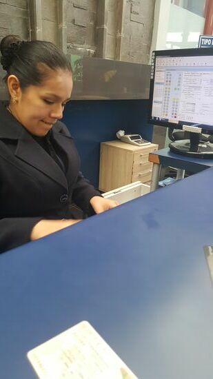 Das buchen geht ganz einfach—irgendeiner spricht englisch und alle sind geduldig und hilfsbereit.