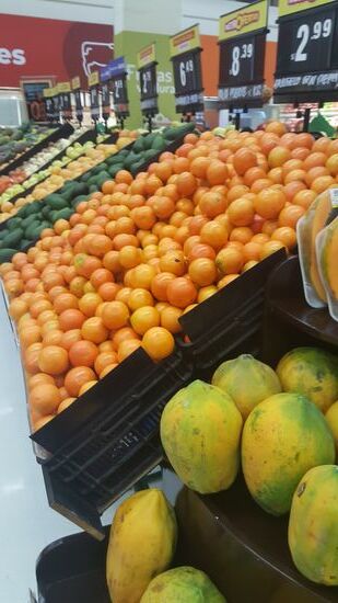 Große Gemüsestände...