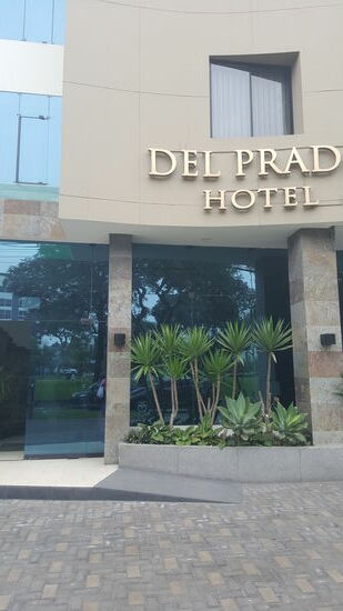 Es ist erst 7.30 Uhr  und wir bekommen das Zimmer ab 10 Uhr-so beschließen wir in die Stadt zu gehen um zu shoppen...dieses Hotel haben wir extra ausgesucht, weil es nah an der Busstation liegt