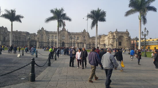 Hier ist der Regierungspalast, in dem der Präsident arbeitet und wohnt