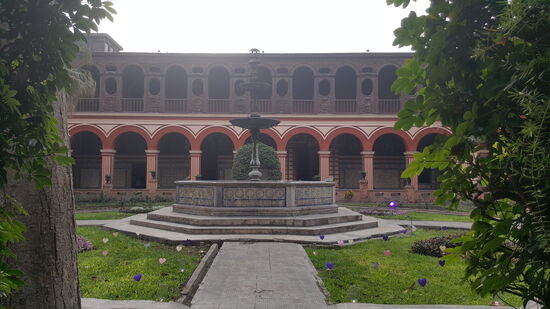 Anschließend besuchen wir noch die „Iglesia Santo Domingo“—der Eintrittspreis von 10Sol ist inklusive