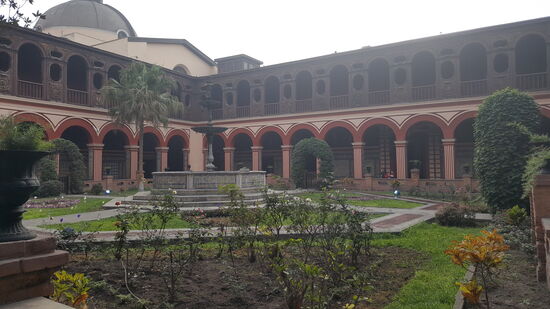 Der wunderschöne Innenhof—hier finden heute noch Hochzeitsfeiern statt und die Vorbereitungen sind im vollen Gange