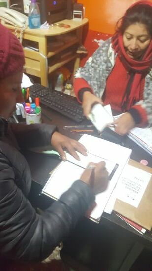 Alles in Eiseskälte und dick vermummt...draußen stürmt es und die Schilder fliegen durch die Gegend.