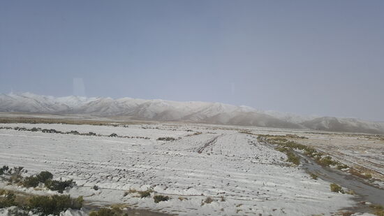 Abschiedsbilder aus dem Busfenster vom kalten Bolivien....(hoffentlich!)
Auf nach „Oruro“ —hier war sicher noch kein Touri vorher und uns ist auch etwas mulmig...
