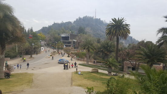 Zu dem Park gehört ein Zoo und 2 Schwimmbecken