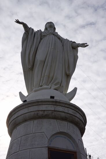 Die 22 m hohe Marienstatue