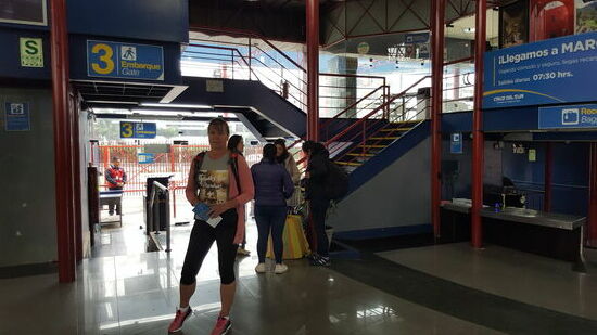 Ich bin hier wieder die älteste—nur junge Leute um mich...