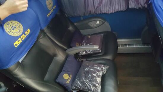 Sehr breite Sessel mit viel Beinfreiheit