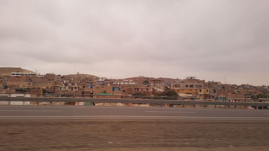 Die Landschaft ist eher trist und öde