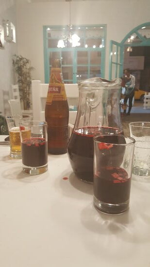 Cerveza und hausgemachten Saft—sehr lecker!