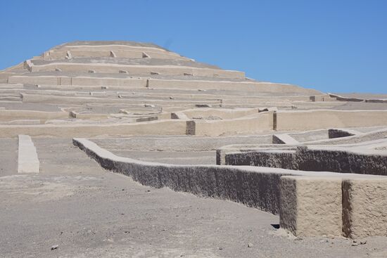 Hier oben auf der Haupt-Pyramide wurden dem Windgott Opfer gebracht: Menschen- und Tieropfer, deren Köpfe oben auf die Pyramide ausgestellt wurden