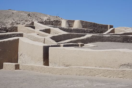 Kein Mensch außer uns ist hier...