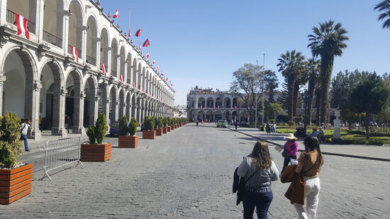 Der Marktplatz im Zentrum erinnert uns sehr an italienische Städte
