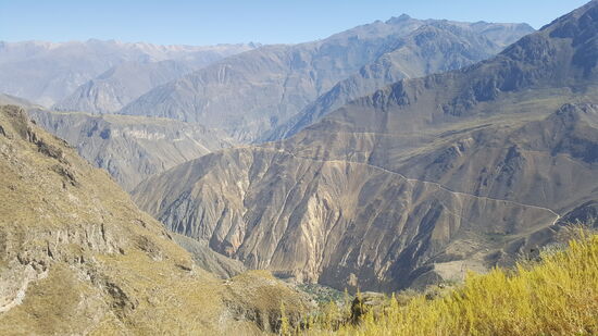 An einer Stelle haben die Inkas einen Tunnel durch das Gebirge gebaut. Dieser ist für Touristen aber leider nicht zu erreichen.