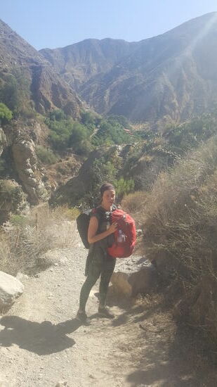 Meine tapfere Tochter. Sie hat den ganzen harten Weg die 2 Rücksäcke getragen!!
Beide jeweils 7kg!