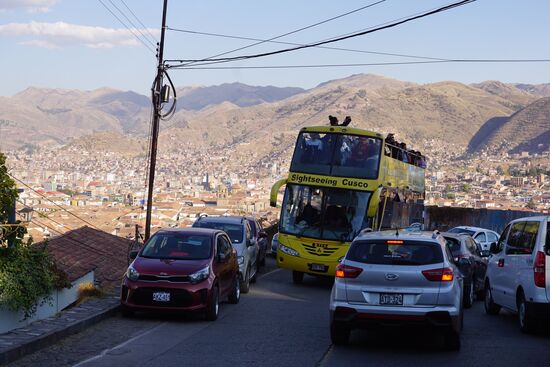 Einer der vielen Sightseeing-Busse für die Stadttour: proppevoll!