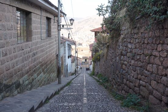 So steil bergab bzw bergauf geht's zu unserem Hostel...