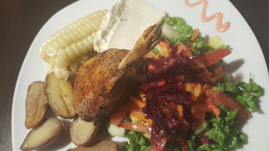 Thalia muss unbedingt das traditionelle „Guinea Pig“  probieren-es war leider ungenießbar-zäh wie Leder!