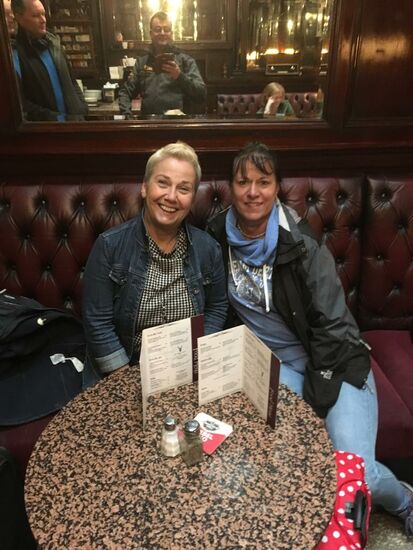 Hier probieren wir die ersten irischen Biere ...