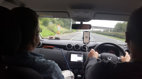 Im Front wird sich aufs Links-Fahren konzentriert...