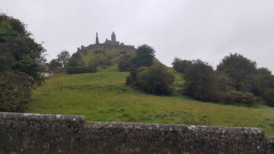 Zur Mittagszeit sind wir am „Rock of Cashel“