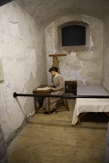 Gräfin Markievicz: ein Zeitsprung ins frühe 20.Jhd. Der Status der Gefangenen in dieser Zelle unterscheidet sich ein wenig von den anderen. Sie wurde zu 4 Monaten Haft verurteilt, weil sie eine aufständische Rede hielt