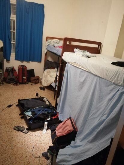 Und der Schlafraum. Für uns sind die oberen Betten reserviert