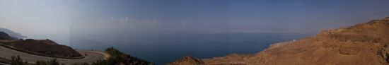 Nach 2 Stunden Aufenthalt geht zu einem hohen Punkt—hier haben wir wieder einen super Blick auf das tote Meer und das Jordanland
